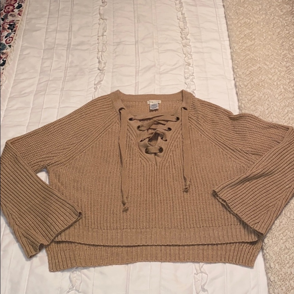 Beautiful cropped sweater with flare sleeves!